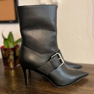 Elegant Black Heeled Boots with Buckle